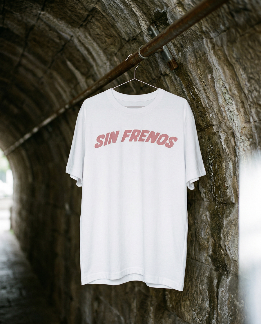 Polera “RÁPIDO – Sin Frenos” white
